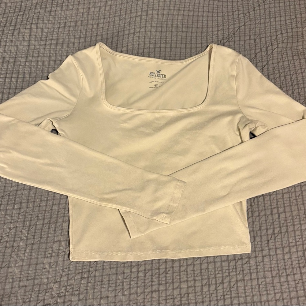 Hollister Women's Off-White Long Sleeve Tee square neck size xs